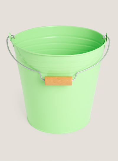 Cubos metálicos con asa