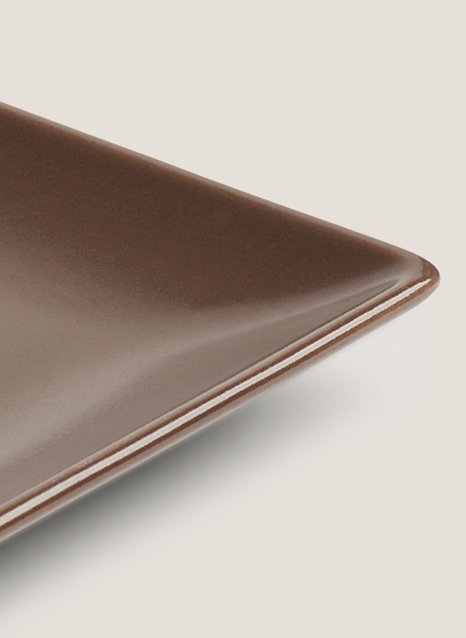 Plato tokyo blanco, negro y chocolate